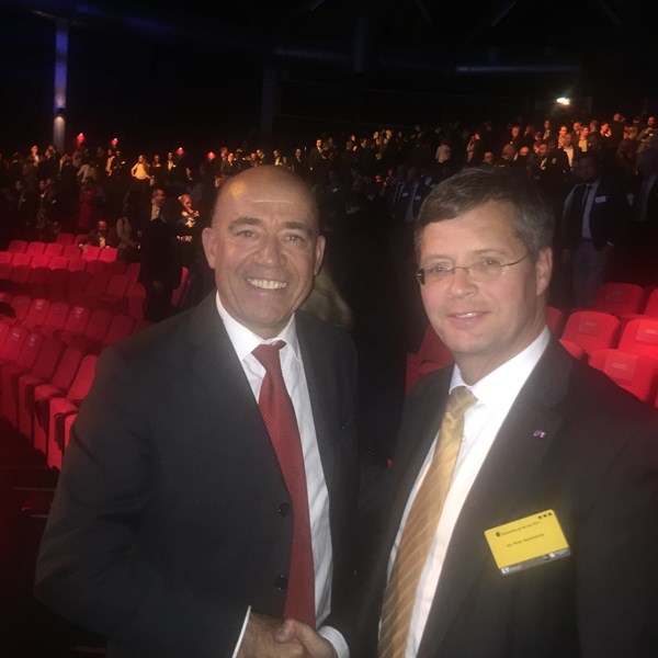 Balkenende feliciteert DUCO met verdienstelijke realisaties