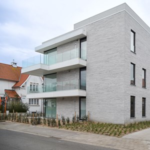 La résidence Asterias La Panne fait entrer l'air frais de la mer à l'intérieur grâce aux aérateurs SkyVent 