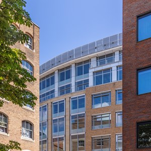 Continuous louvre wall for intensive ventilation Sancroft building in London