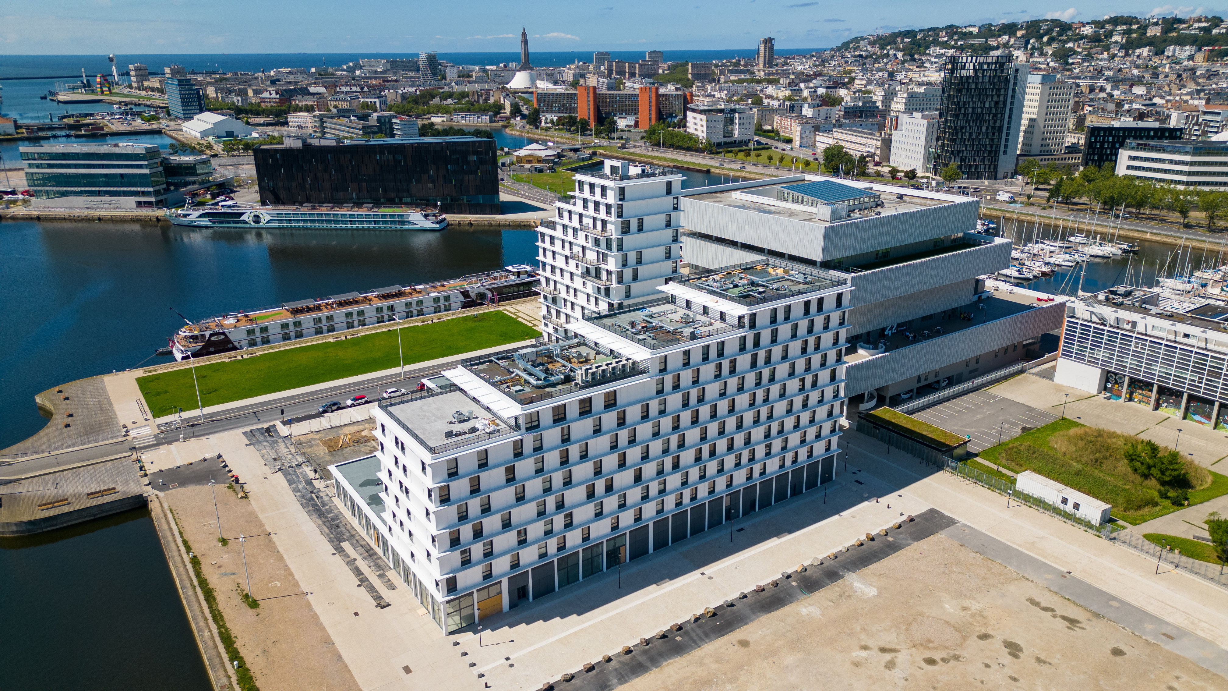 Protection solaire architecturale au cœur du campus urbain