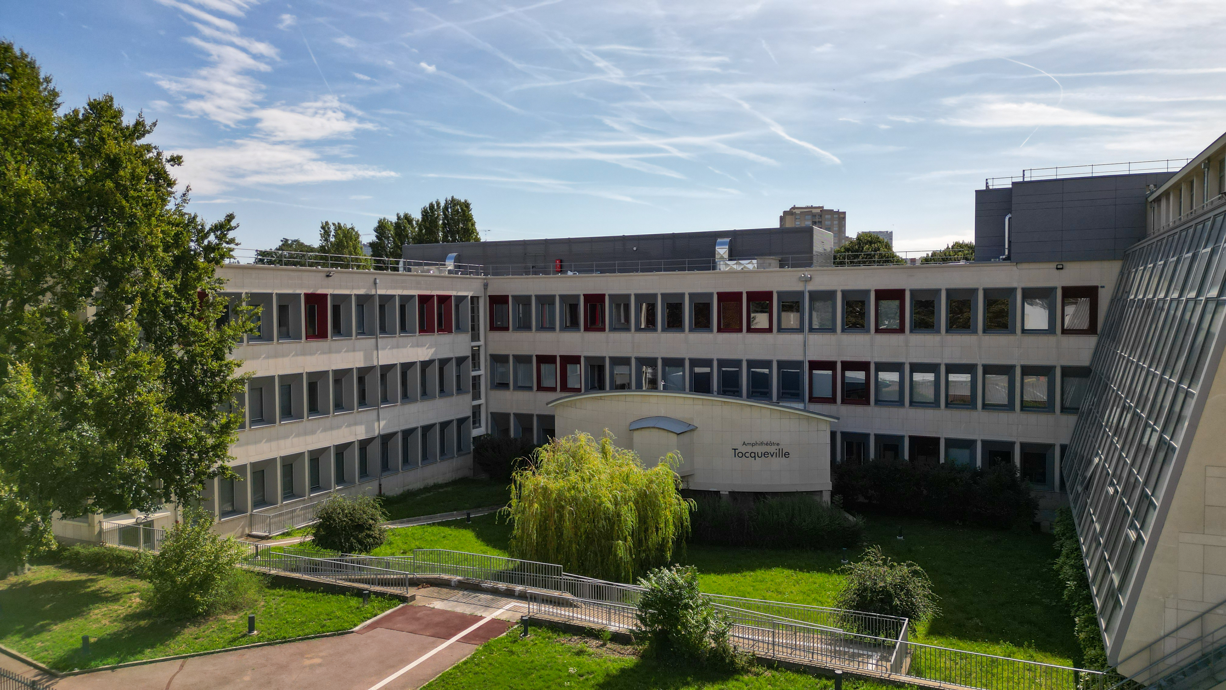 Pare-vue esthétique comme dissimulation discrète des zones techniques