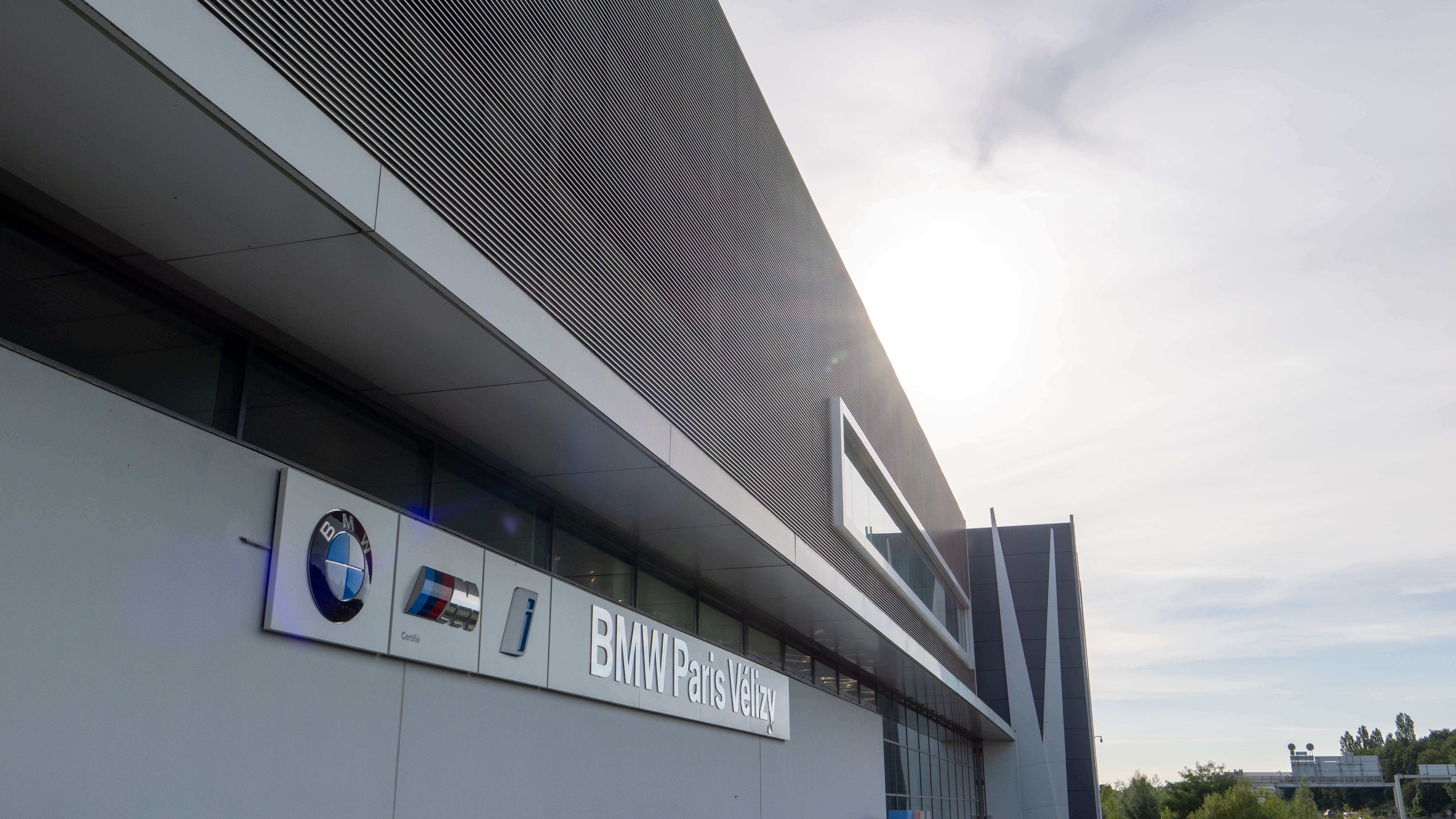 Relooking total pour garage BMW à Vélizy