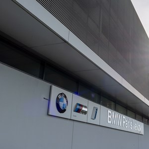 Relooking total pour garage BMW à Vélizy