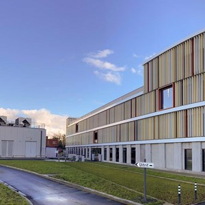 Een duurzame en esthetische geveloplossing voor AZ Delta Torhout Een duurzame en esthetische geveloplossing voor AZ Delta Torhout