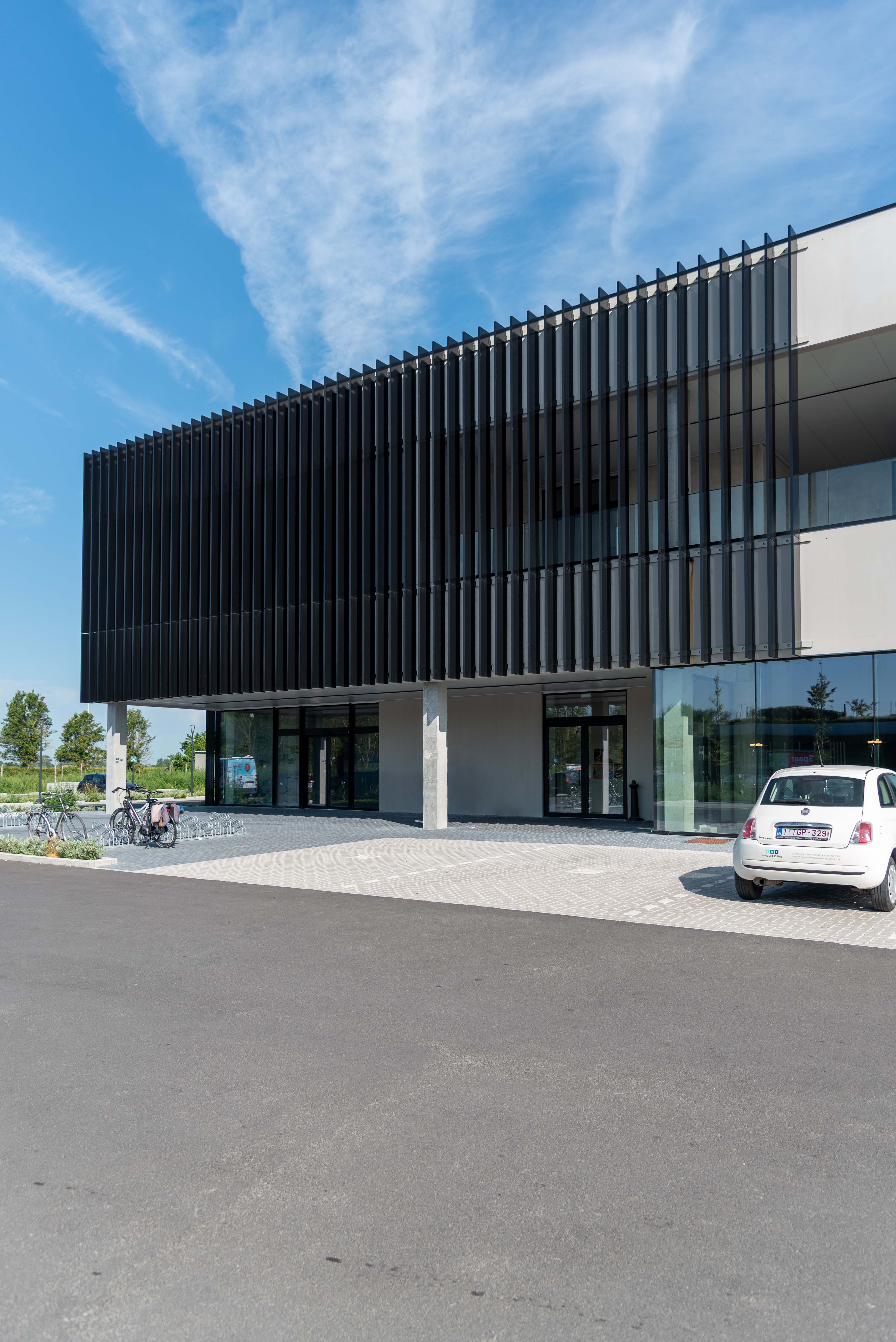 Almiver Veurne: a sleek façade with a clear function