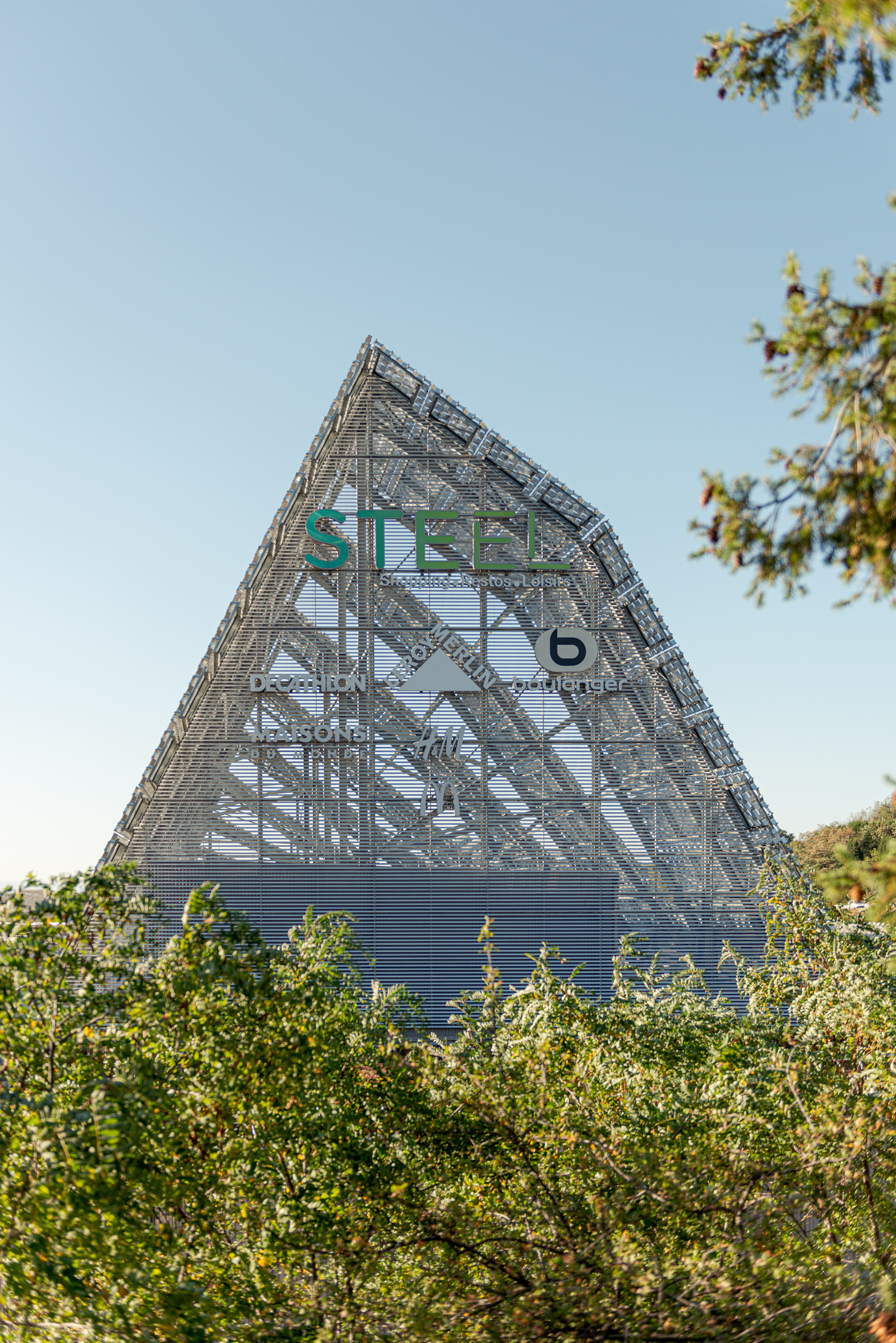 Pavillon STEEL : Une façade dynamique qui respire l'innovation