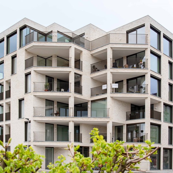 Zonale ventilatie en structurele zonwering bij paradepaardje La BoTTega