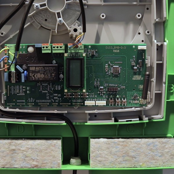 Entretien du circuit imprimé de la DucoBox Hygro Plus