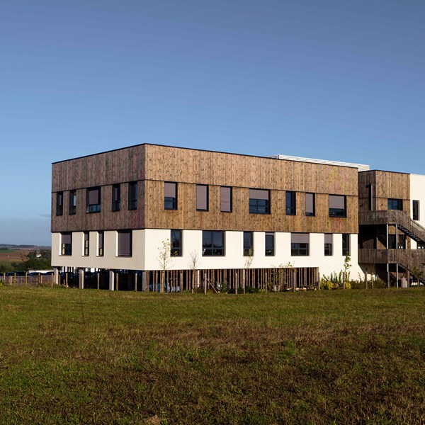 Installation du système DucoWall Acoustic sur le bâtiment Pacifica à Fleury-sur-Orne