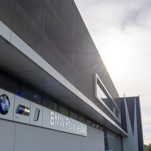Relooking total pour garage BMW à Vélizy